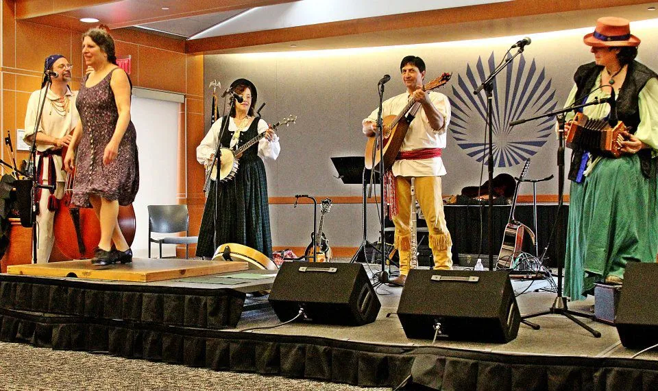 La Compagnie troupe performing on indoor stage