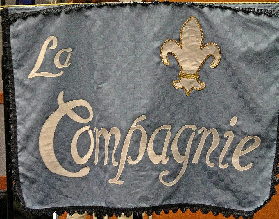 La Compagnie embroidered banner with fleur-de-lis
