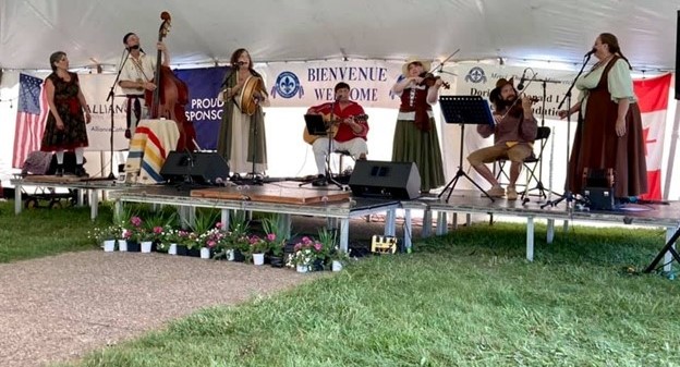 La Compagnie performing under tent at Rendez-vous Detroit